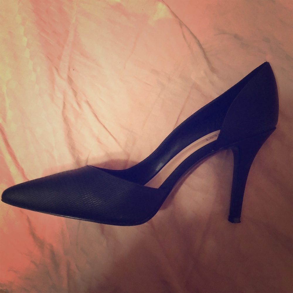 Nine West black classic pumps